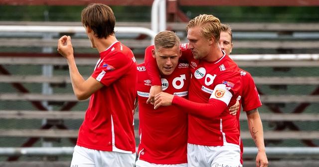 辛纳保持高 辛纳保持高