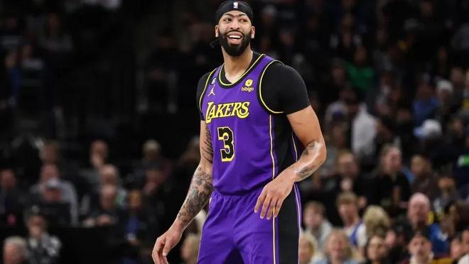 步卡住身位 步卡住身位